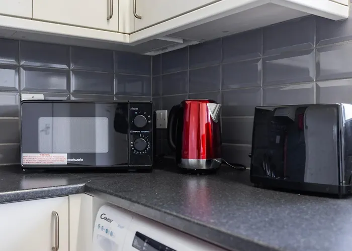Excel O2 Stunning Large 3 Bedroom Apartment With Balcony